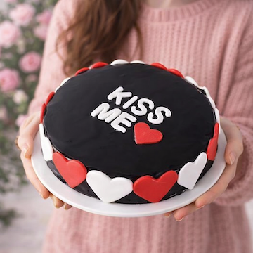 Kiss Me Cake